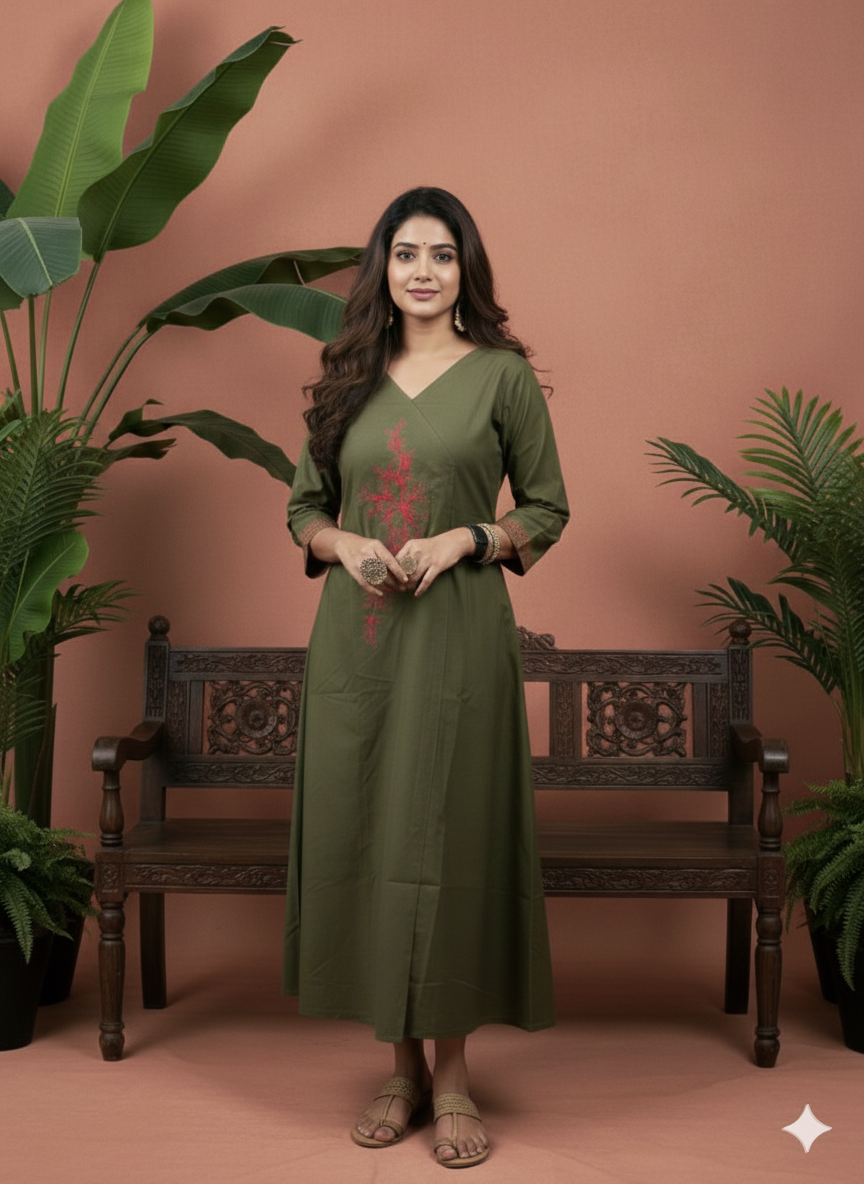 Woman wearing an indigo blue cotton churidhar with subtle prints